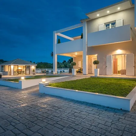 Ostria Luxury Villa *